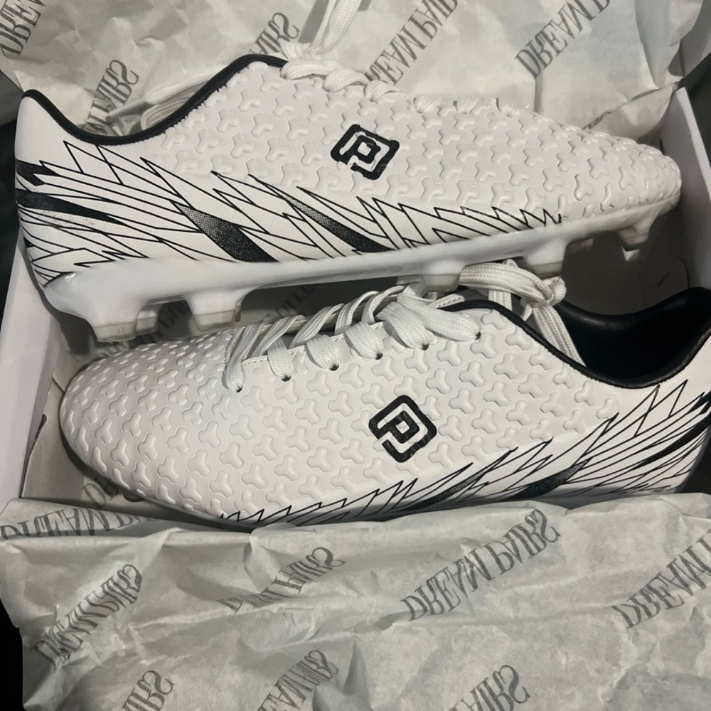 Dream Pairs White and Black Athletic Shoes with Textured Design